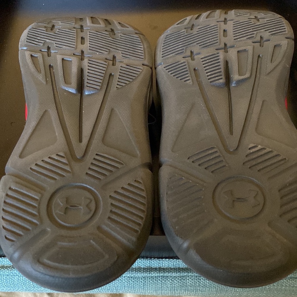 Under Armour Men’s Slide-on Foam Cushion Sandals in Black & Red - Size 8 - Picture 8 of 11